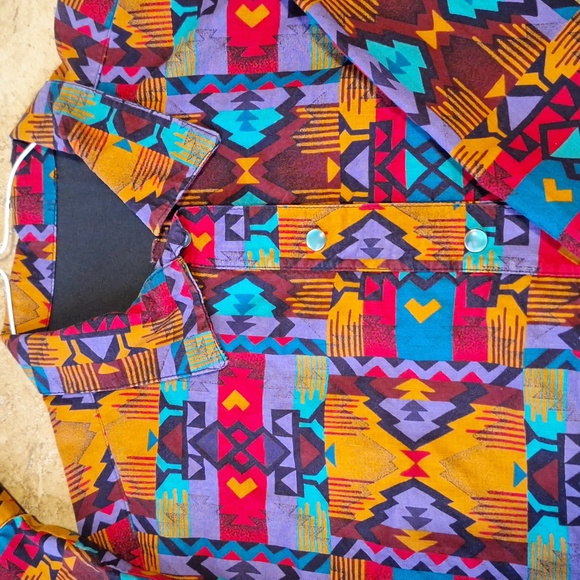 Unique design button down shirt - Picture 2 of 5